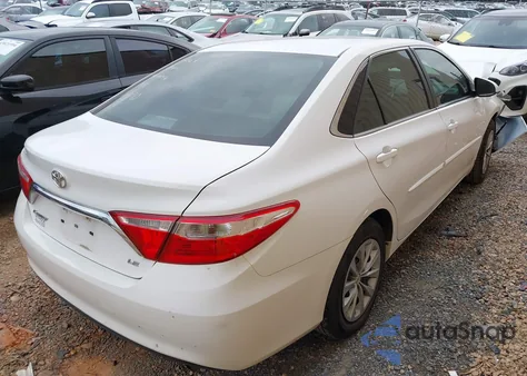 2015 Toyota Camry Le z USA, uszkodzony, nr VIN 4T1BF1FK2FU022259